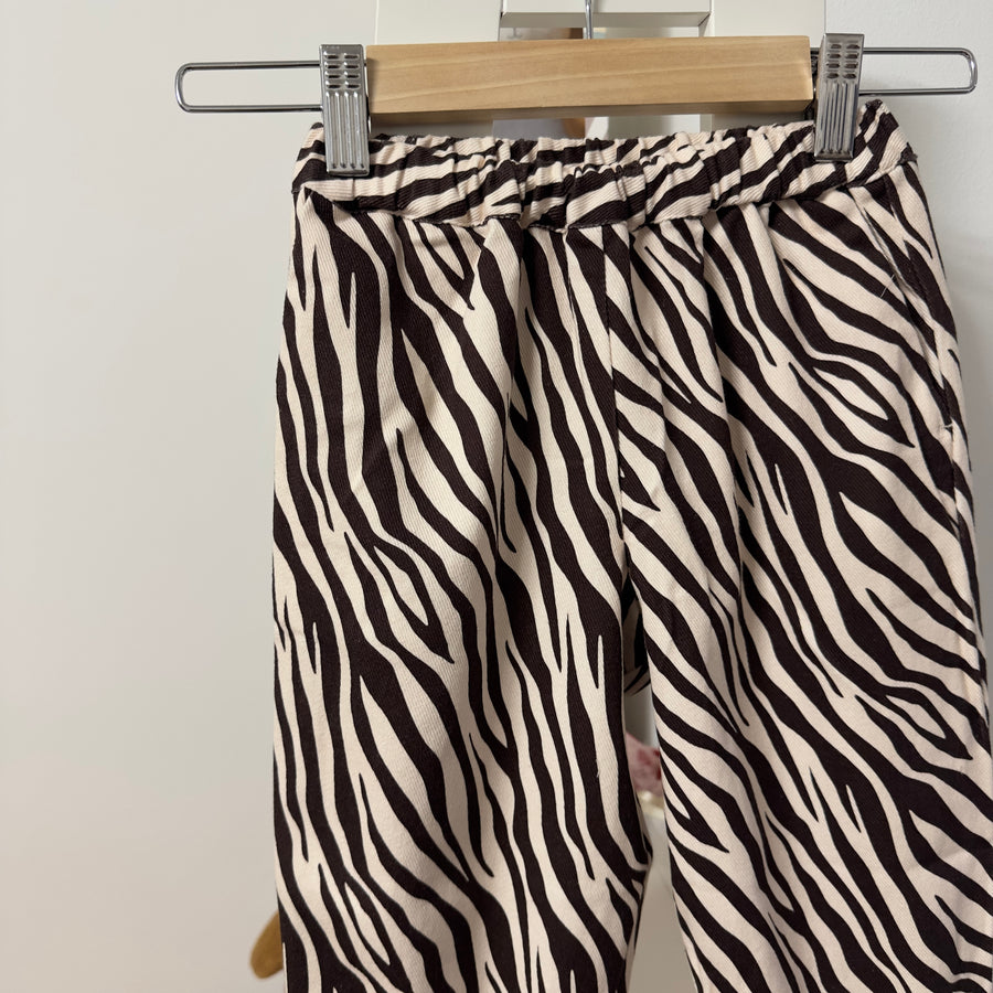 Duna Zebra Pant – Pantalone Morbido con Elastico e Stampa Zebra