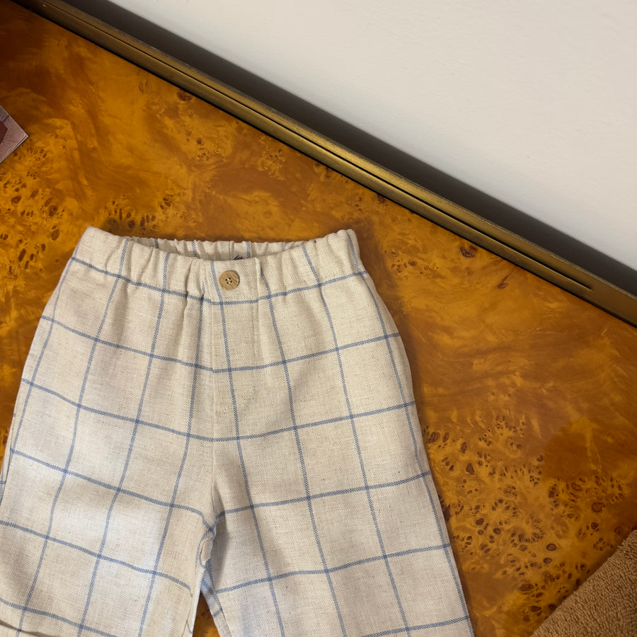 Bermuda in misto lino beige con quadri azzurri – Elegante e versatile