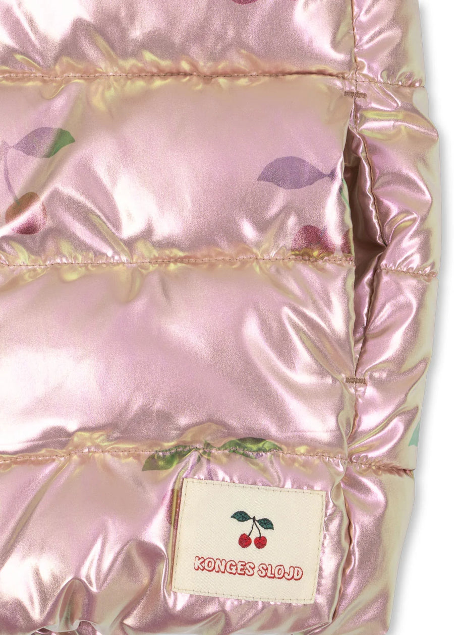 Piumino con cappuccio, fantasia ciliegia – ma grande cerise