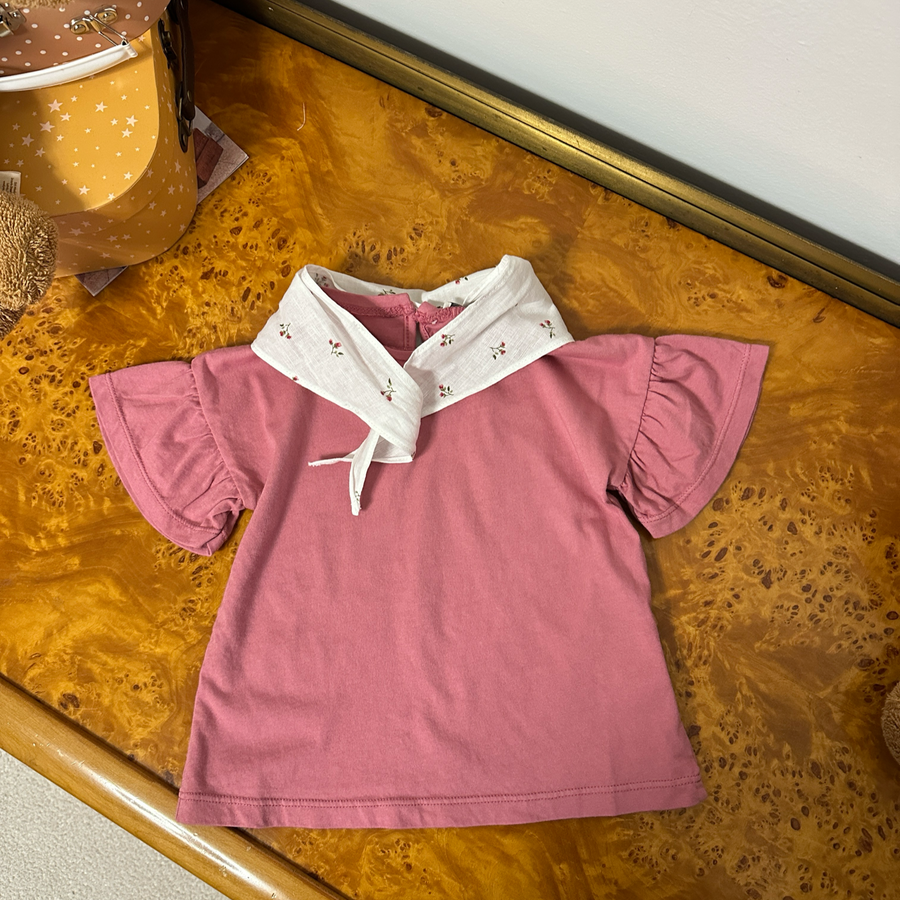 T-shirt in jersey di cotone con ruches sulle maniche e bandana rimovibile – ciliegia