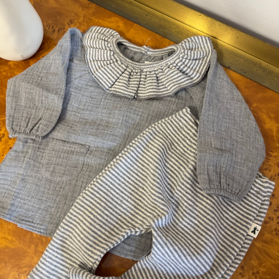 Set coordinato in caldo cotone – Blusa cenere con colletto a righe e leggings abbinati