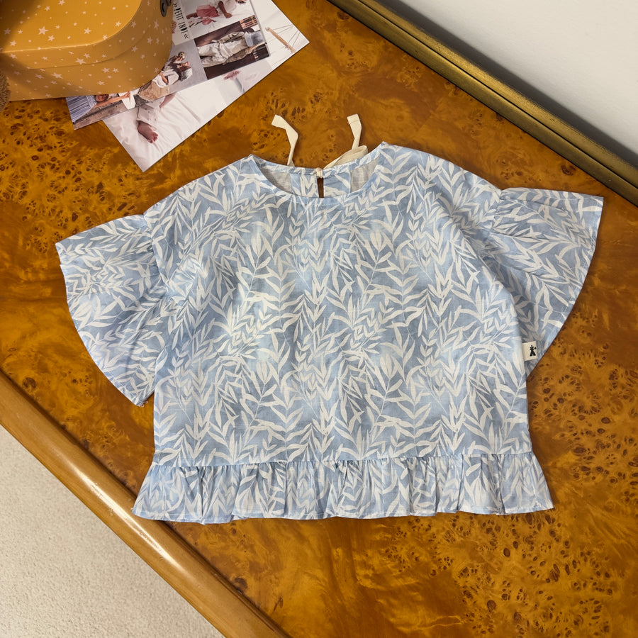 Blusa a scatoletta con ruches su maniche e fondo – design fluido e raffinato
