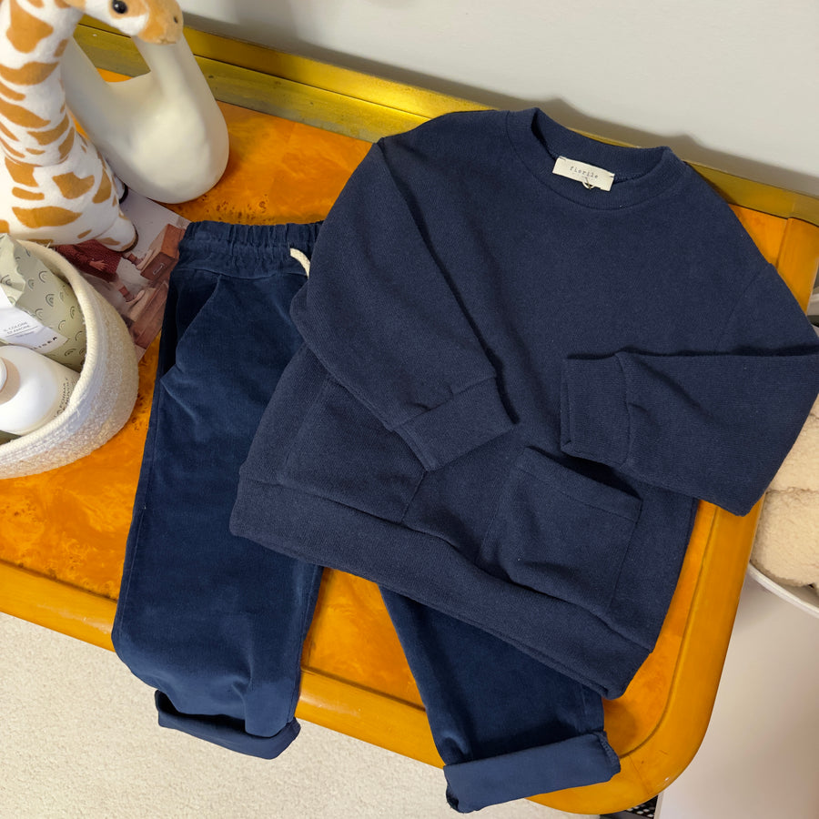 Pantalone in micro velluto blu notte – Versatile e raffinato