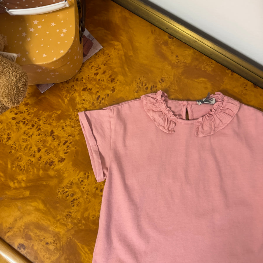 T-shirt in morbidissimo cotone color ciliegia con colletto elegante