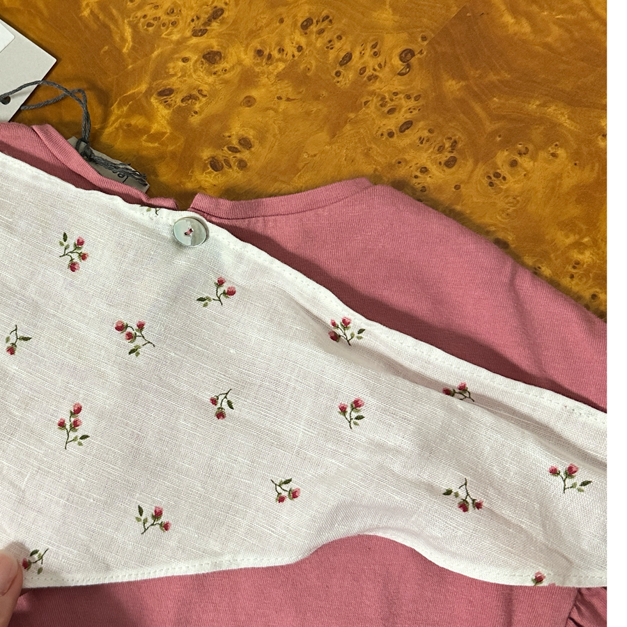 T-shirt in jersey di cotone con ruches sulle maniche e bandana rimovibile – ciliegia