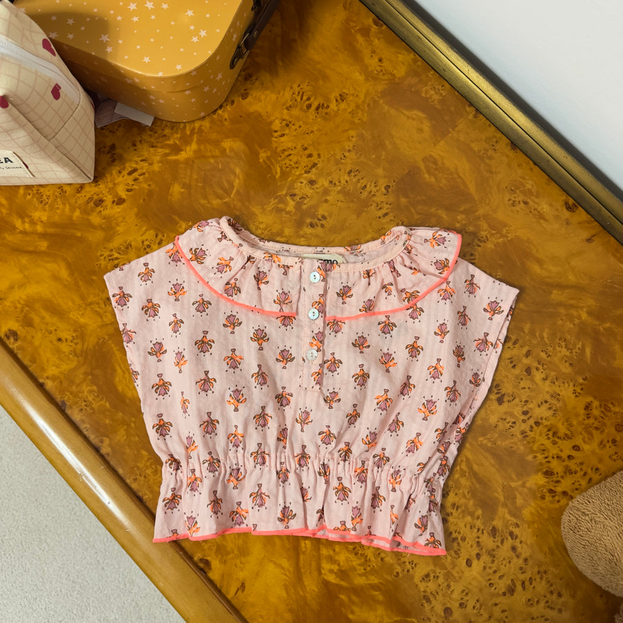 Blusa Indian Flower in cotone biologico con colletto e vita arricciata