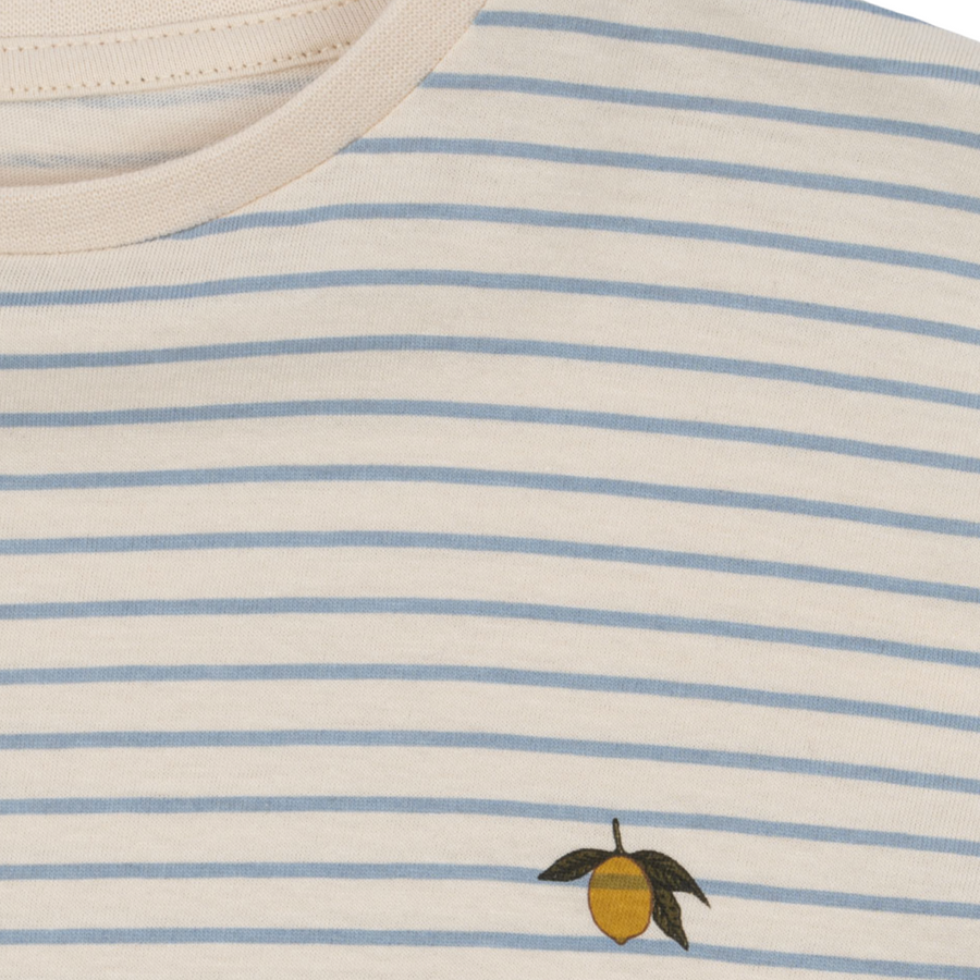 Completo a righine azzurre in cotone organico con disegno limone – versatile e facile da abbinare