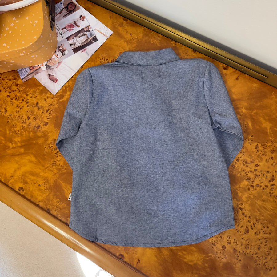 Camicia in chambray di denim con bottoncini in legno