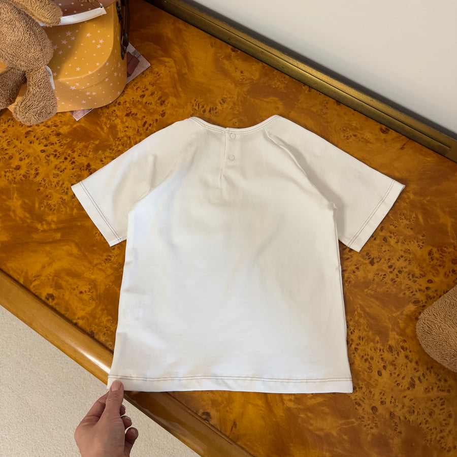 T-shirt in cotone latte con cuciture a vista nocciola – Jersey morbido, fit rilassato