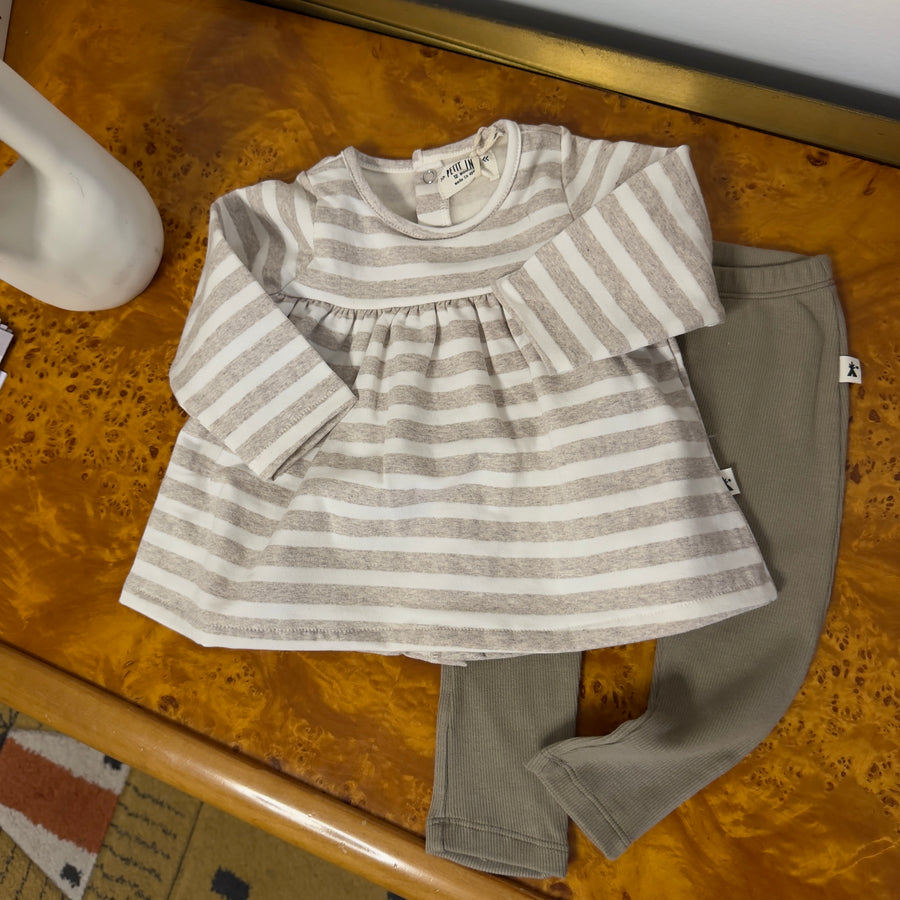Completo maglia a righe e leggings