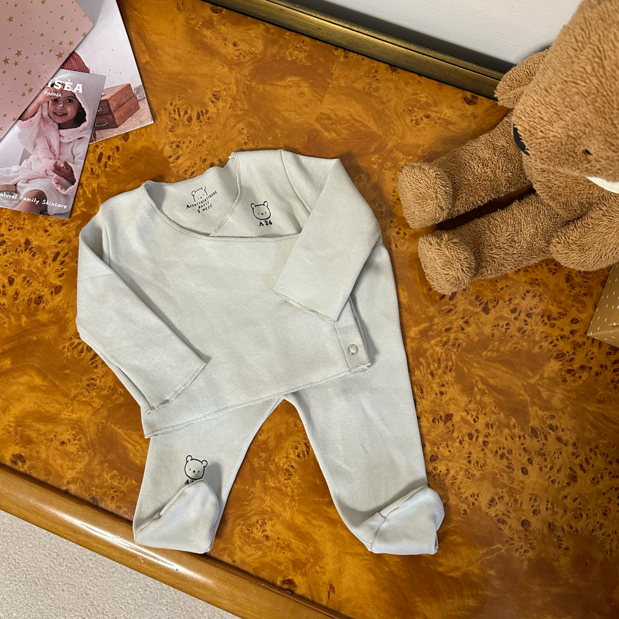 completo grigio perla con maglia apertura laterale e ghettina con piedini