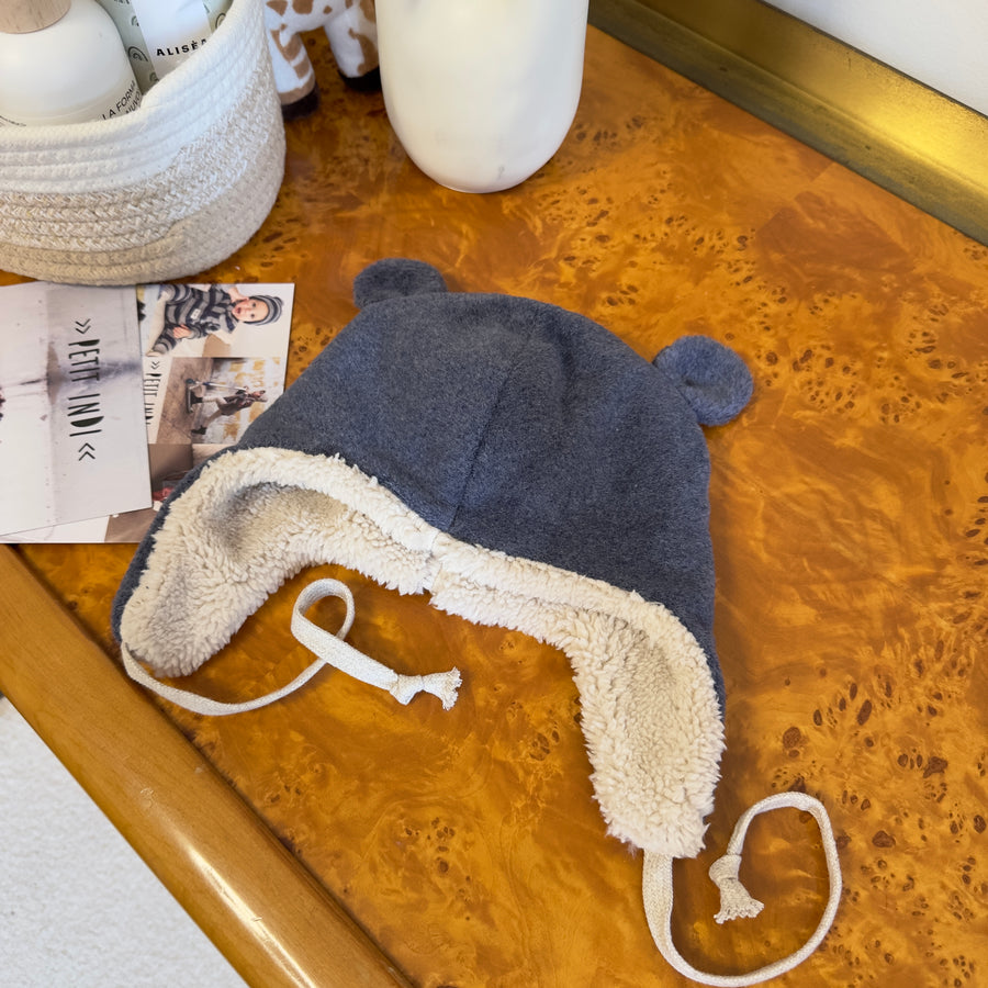 Cappello avio con orecchie in pelliccia morbida – Calore e coccola per l’inverno