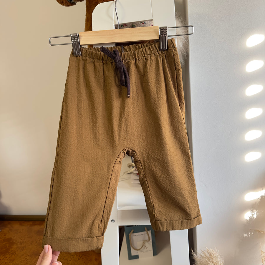 Pantalone baggy in seersucker color Nutella – Morbido, leggero e versatile