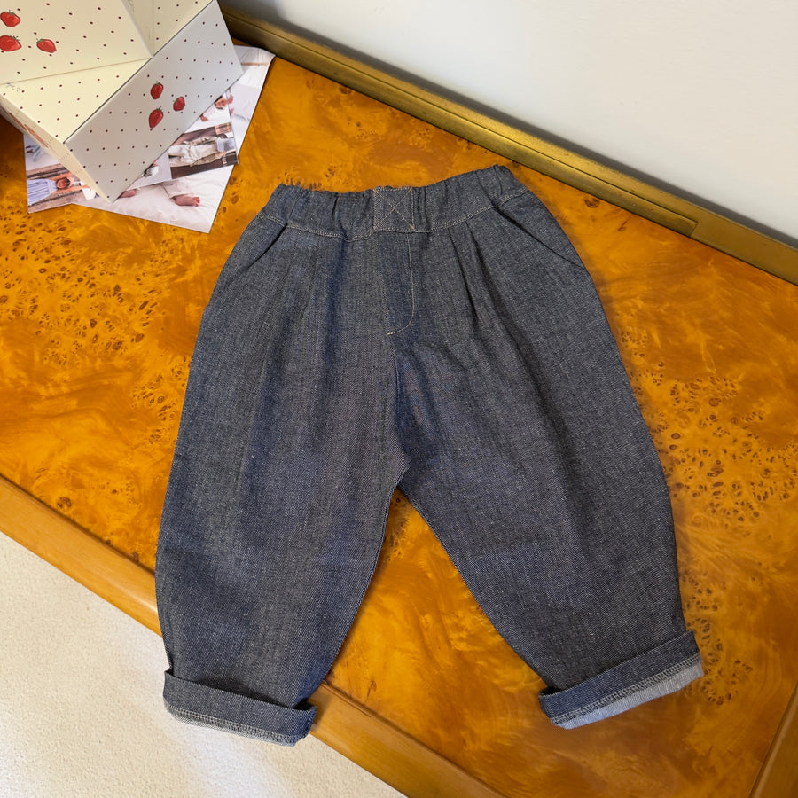Pantalone in Denim Leggero – Pinces Frontali e Vita Elasticata