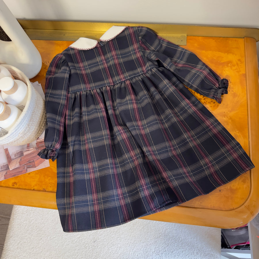 Abito in tartan con il colletto - eleganza e qualità inconfondibili
