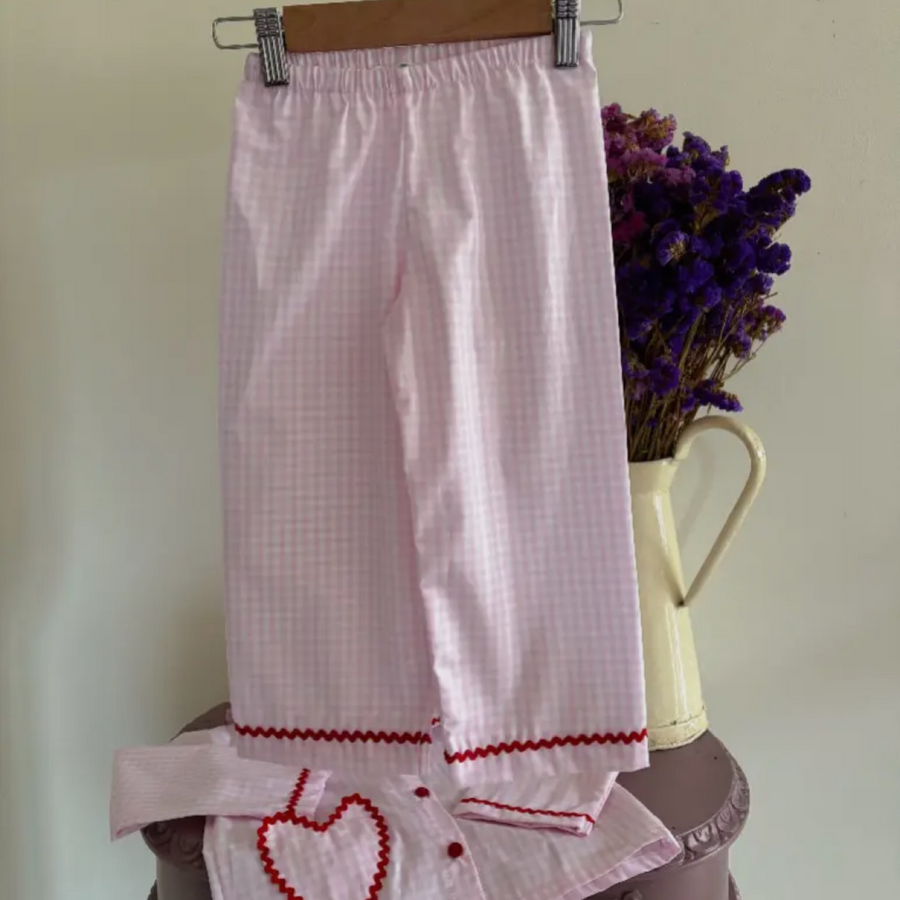 Set stile pigiama in vichy rosa- ricamo cuore sulla tasca