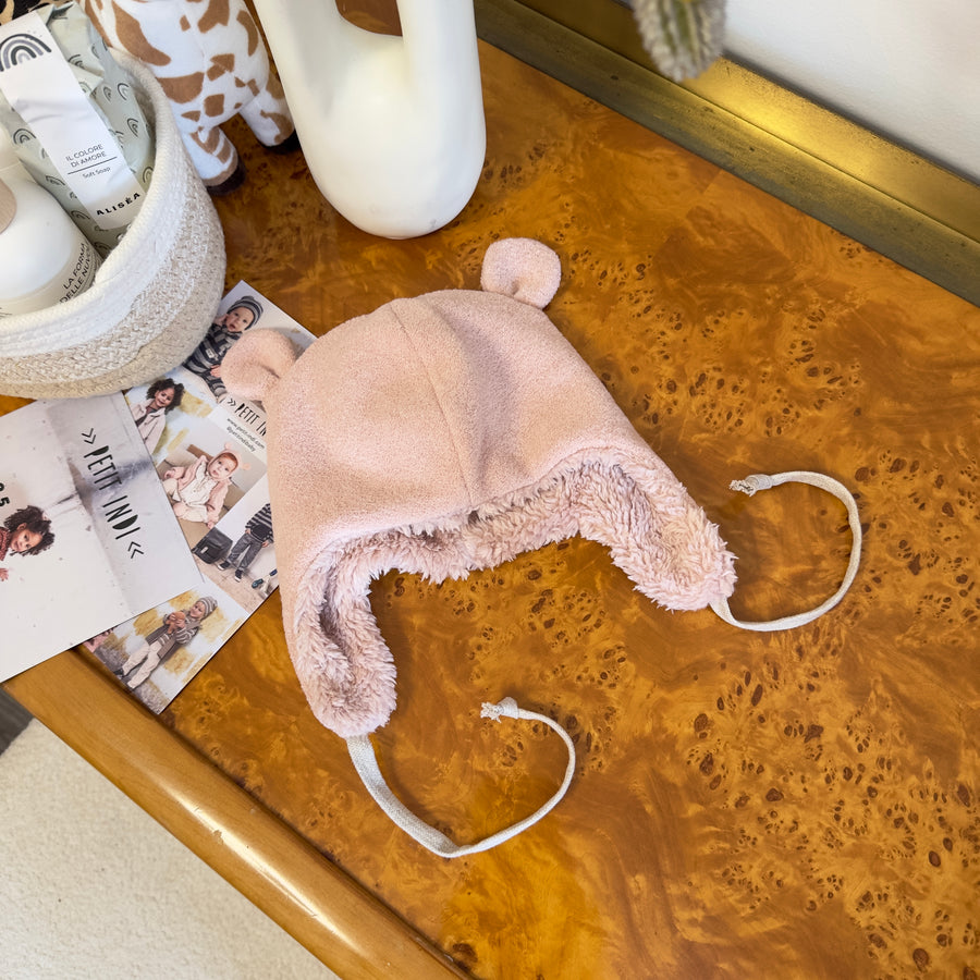 Cappello pink nude con orecchie in pelliccia morbida – Calore e coccola per l’inverno