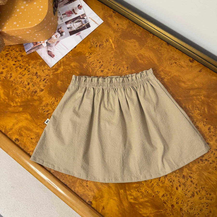 Gonna in sersucker con bottoncini in legno e vita elasticizzata – versatile e confortevole
