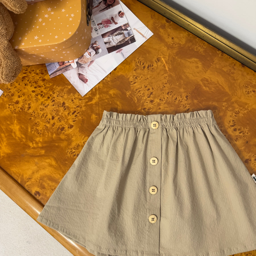 Gonna in sersucker con bottoncini in legno e vita elasticizzata – versatile e confortevole