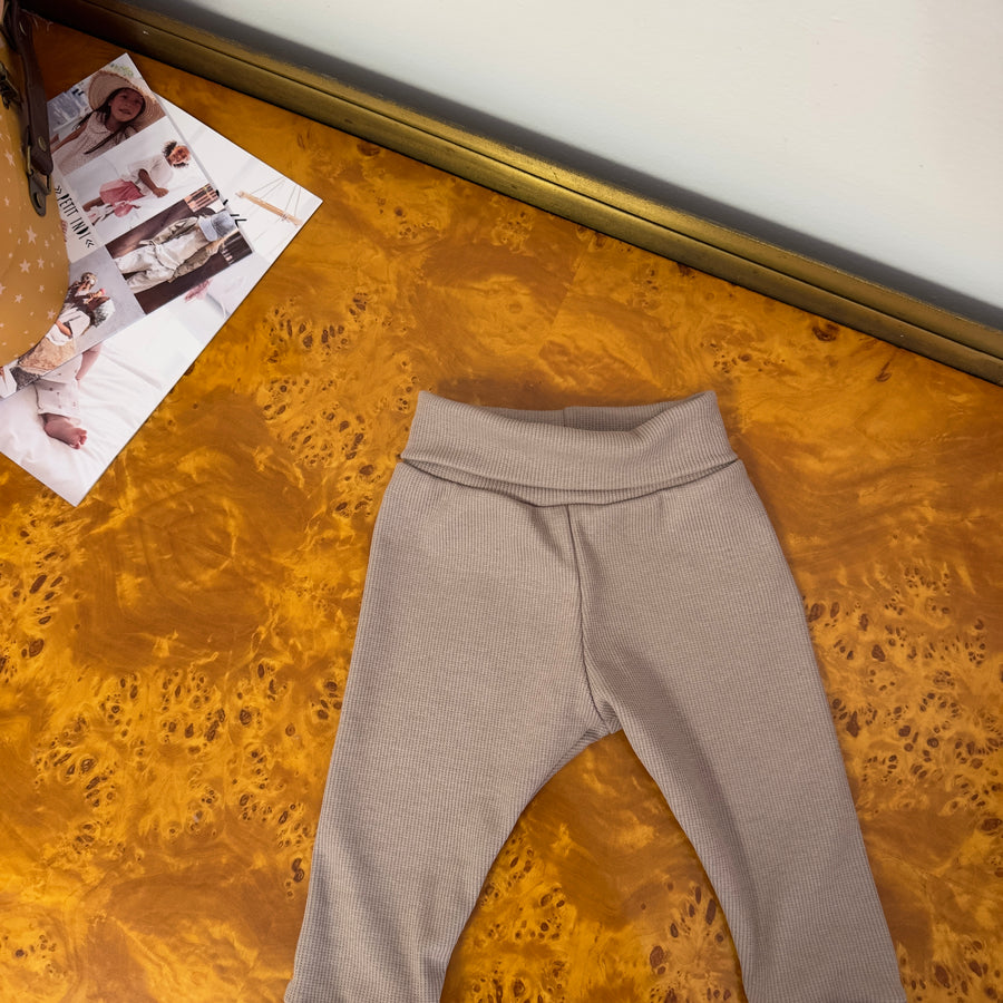 Leggings in cotone organico certificato a costina – Fascia morbida regolabile e polsini risvoltabili, morbidissimi