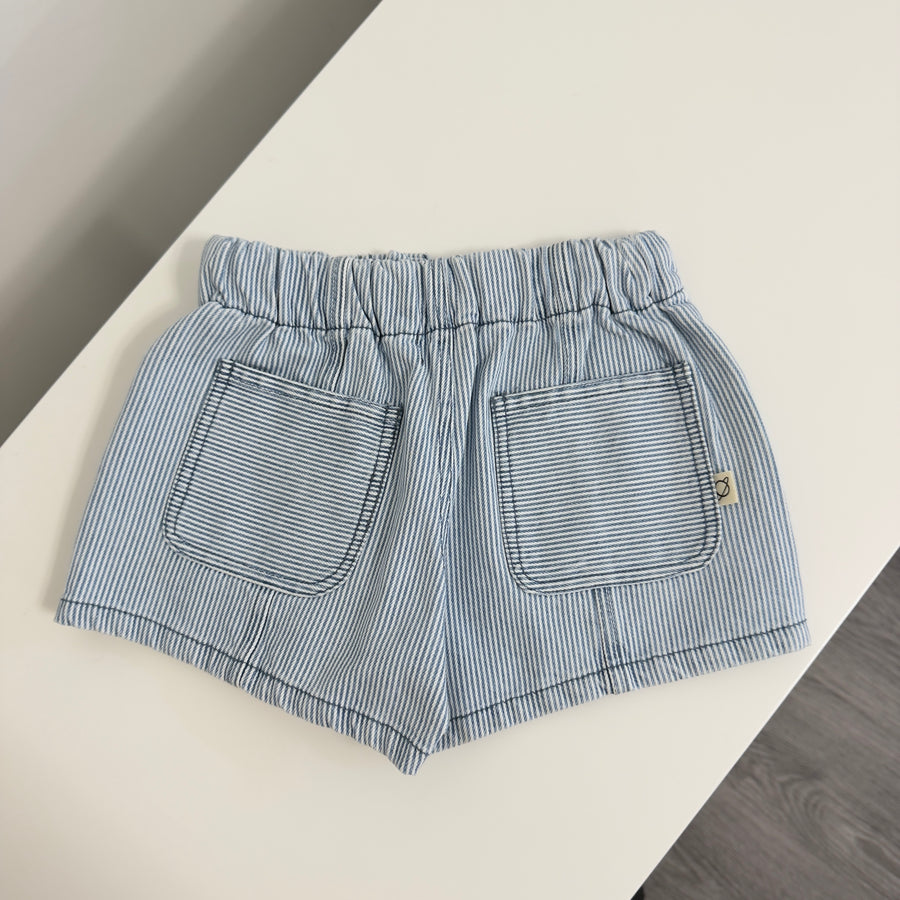 Shorts Amber –  in denim morbidissimo a righe con vita regolabile