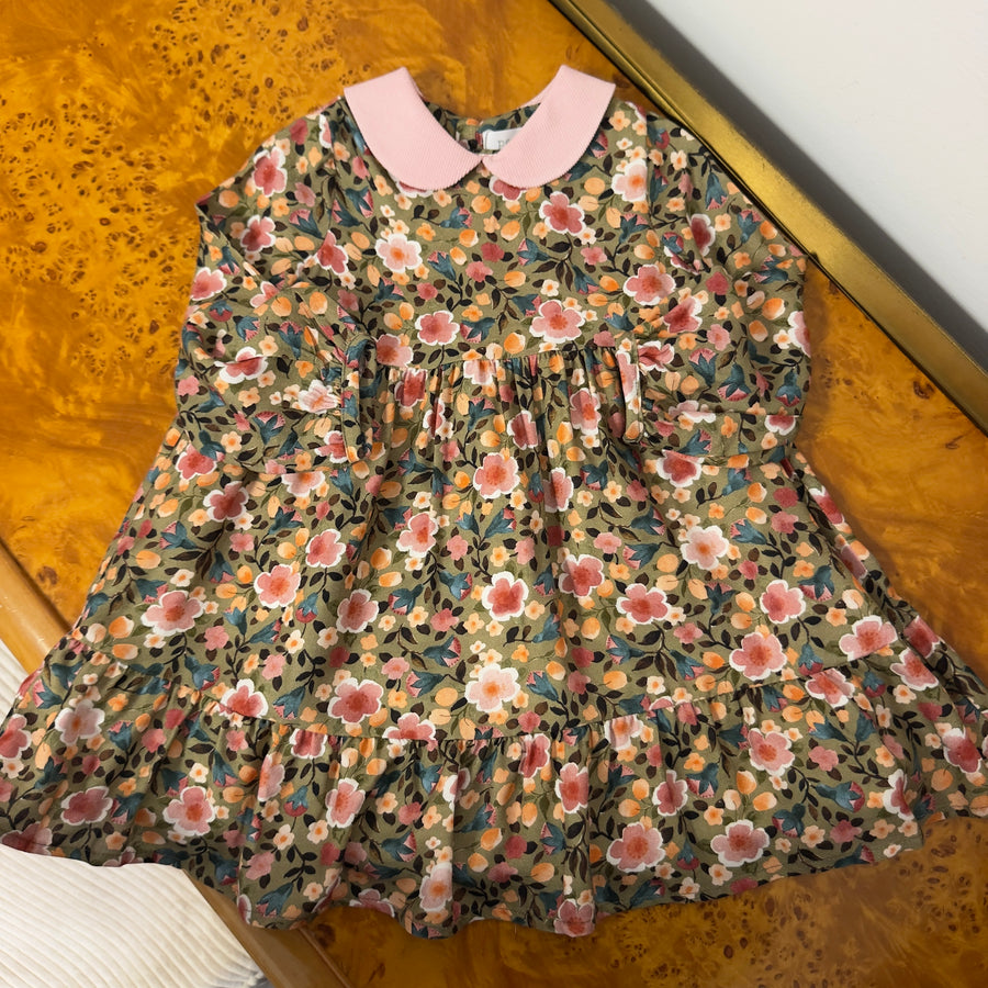 Abito Doppiato in Puro Cotone a Fiori con Collo Rosa -Fiori su Fondo Verde Oliva