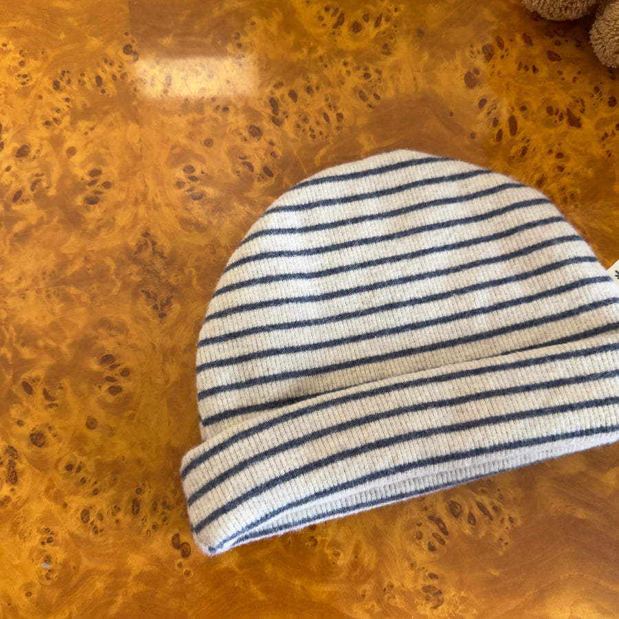 Cappello in caldo cotone mille righe latte e cenere