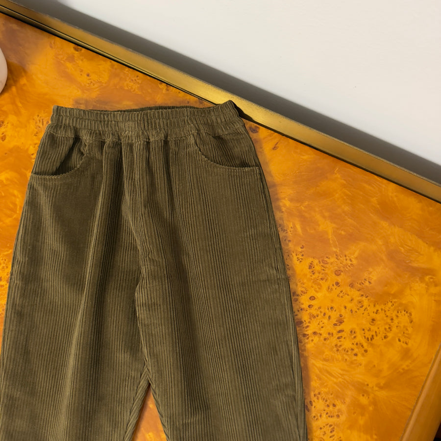 Pantaloni Carrot dark Olive  – Velluto a Coste in Cotone Bio
