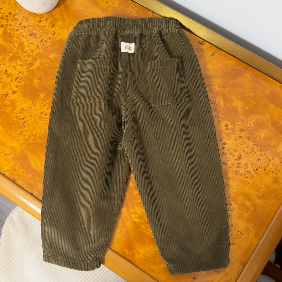 Pantaloni Carrot dark Olive  – Velluto a Coste in Cotone Bio