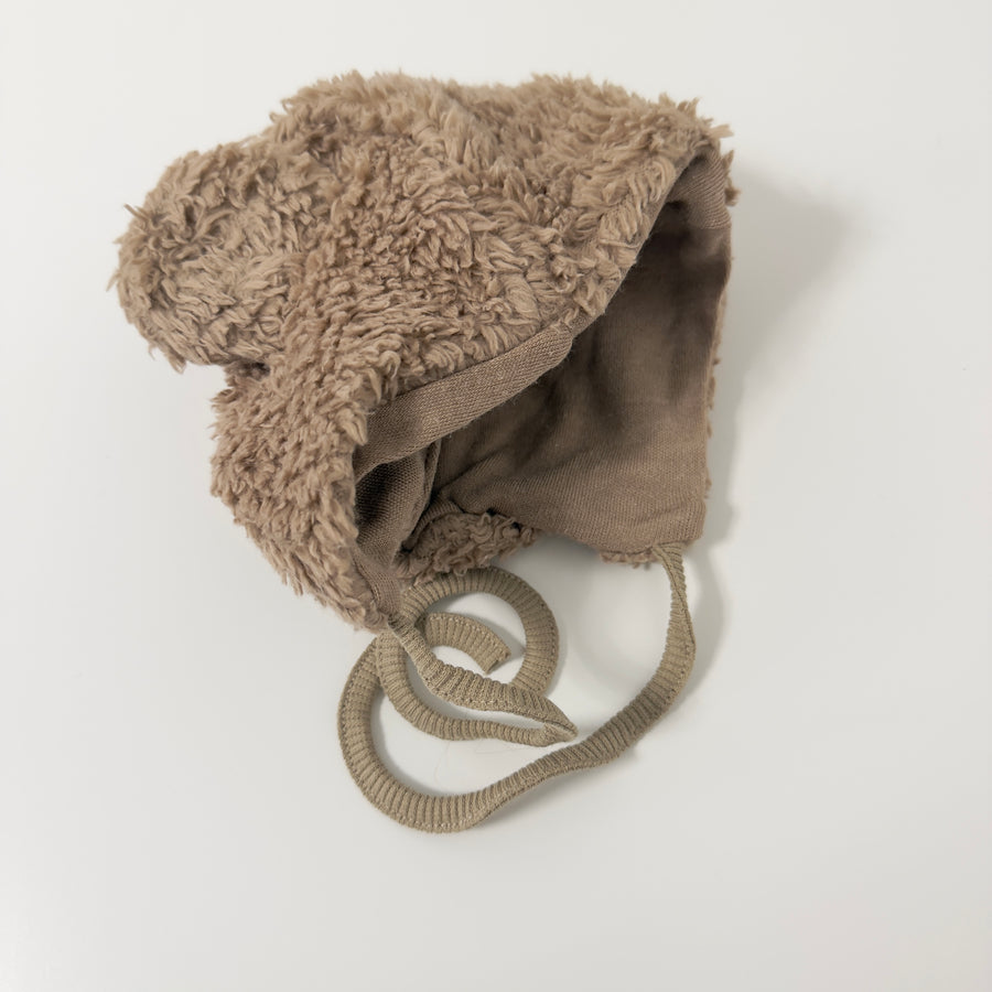 Cappellino baby in ecopelliccia con orecchie- beige