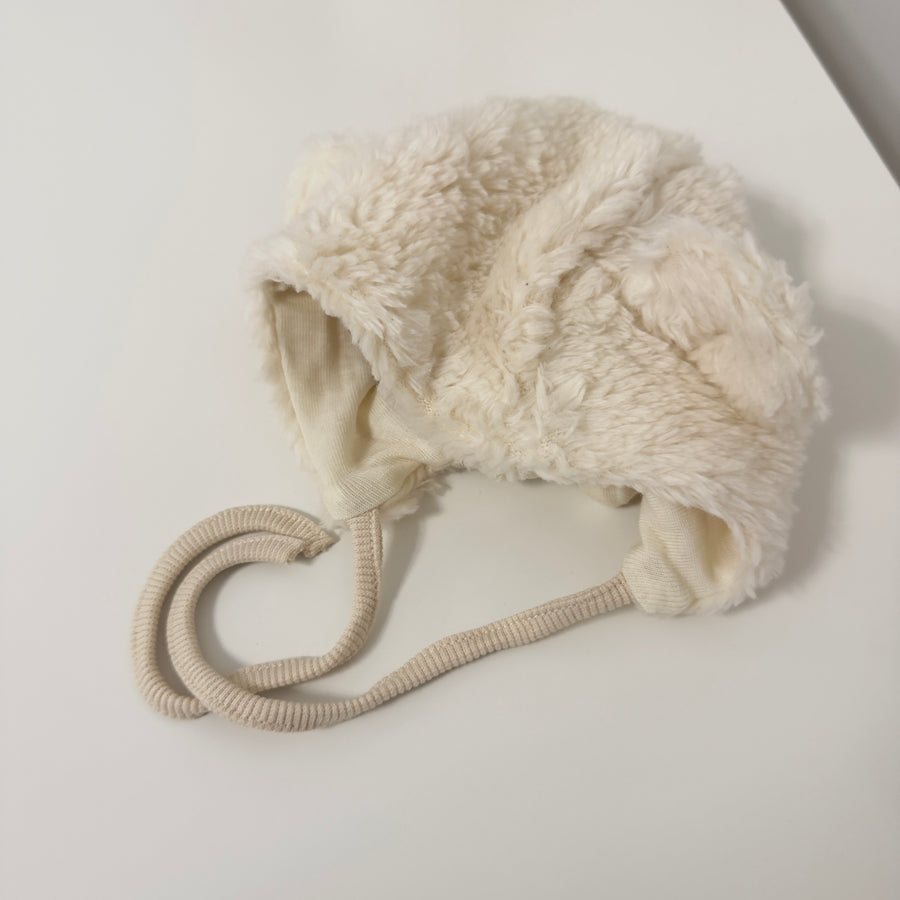 Cappellino baby in ecopelliccia con orecchie- latte